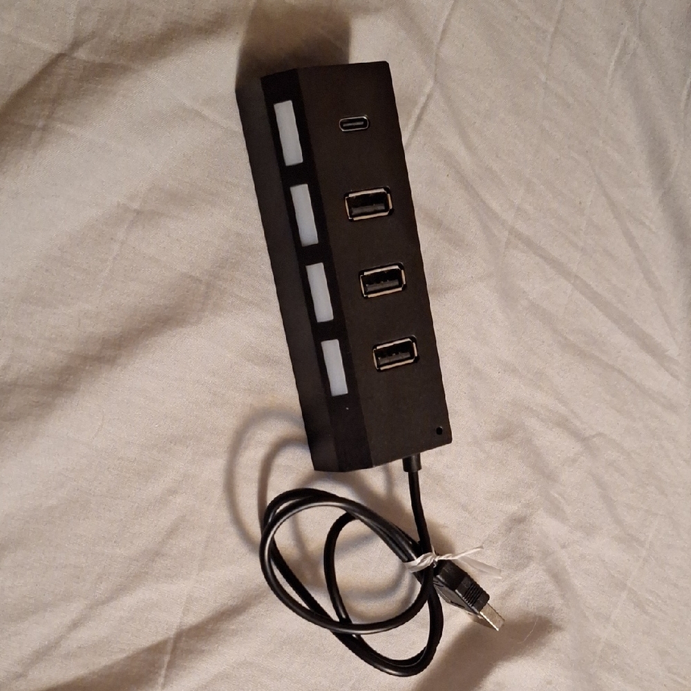 Black USB Hub with 4-Port USB-A and USB-C